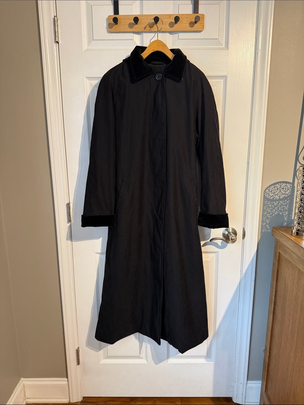 Liz Claiborne Black Women's Long Trench Coat w/ Velvet Collar